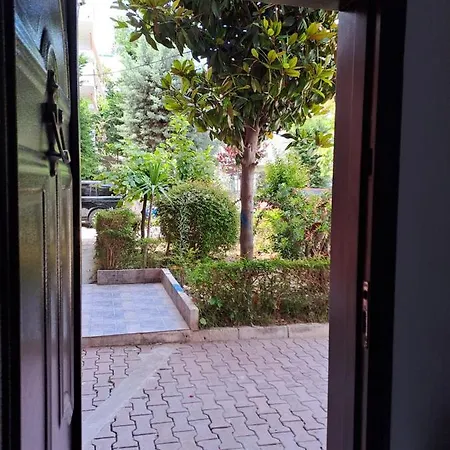 Beach Apartment גולם