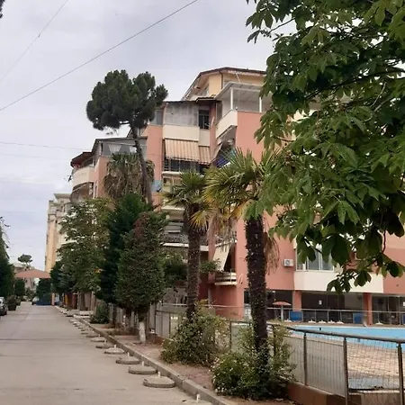 Beach Apartment דירה גולם