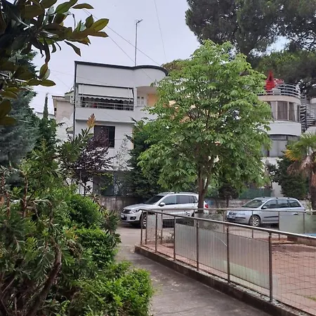 Beach Apartment דירה גולם