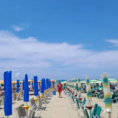 Beach Apartment דירה *