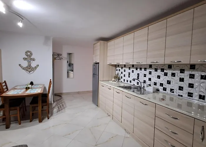 Beach Apartment *